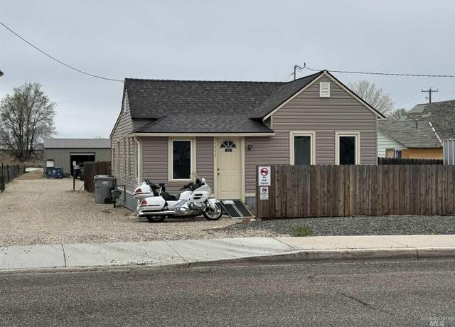 Property at 1111 N 11th Ave, Nampa, ID 83687, 2 beds, 1 bath