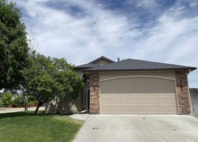 Property at 992 W 4th N, Mountain Home, ID 83647, 3 beds, 2 baths