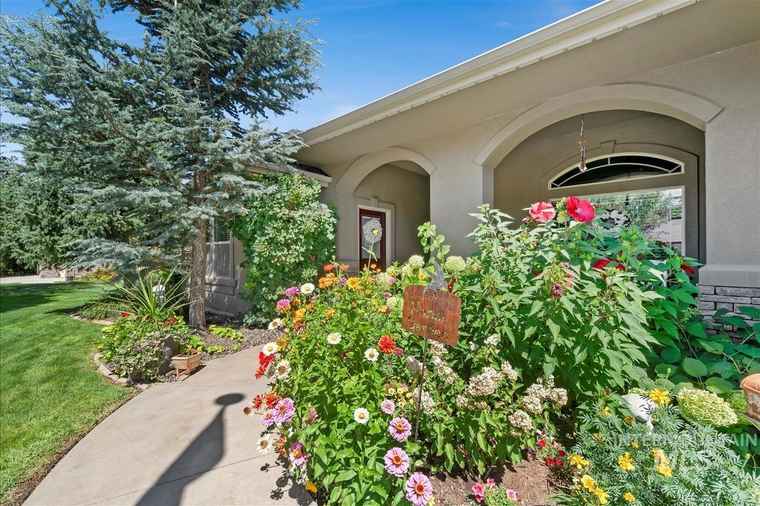 Photo of 998 E Kaibab Trail Dr Meridian, ID 83646