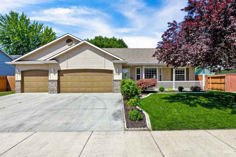 Photo of 2903 N Rough Stone Way Meridian, ID 83646