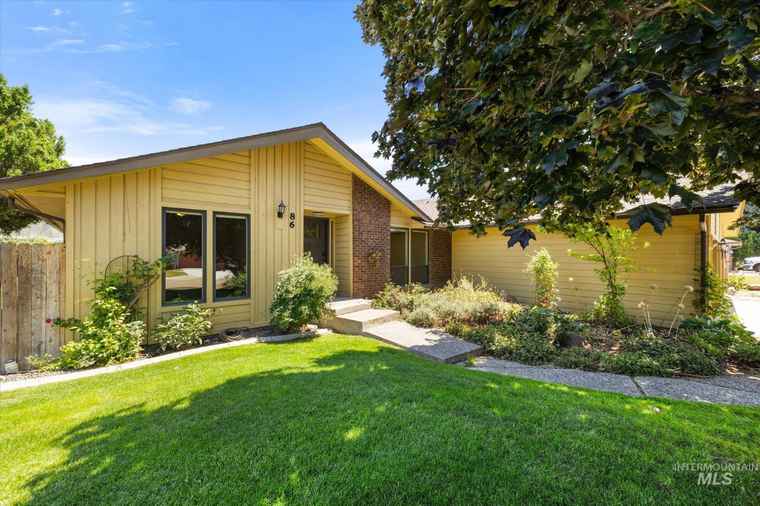 Photo of 86 S Andrew St Nampa, ID 83651