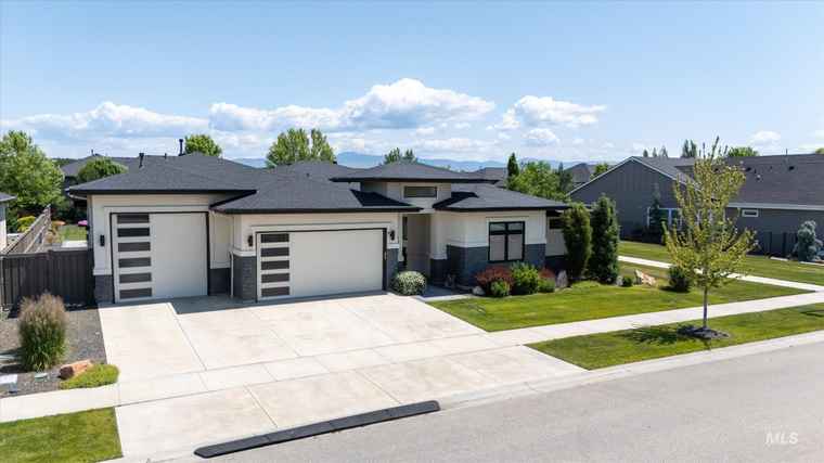 Photo of 1820 N Highbury Way Eagle, ID 83616