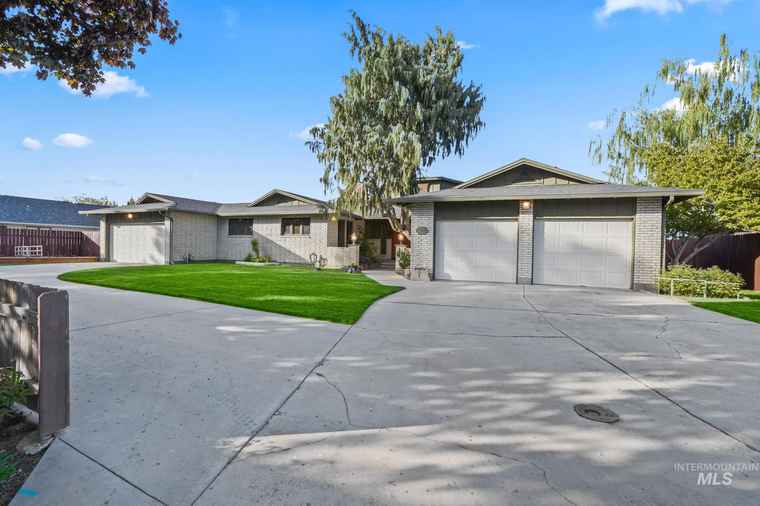 Photo of 5695 N Kriscliffe Ct Boise, ID 83704