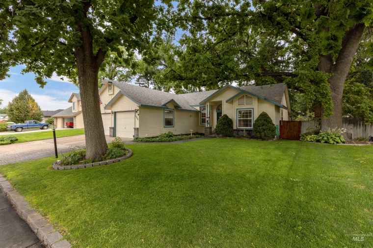 Photo of 2830 W Gemstone Dr Meridian, ID 83646-1194