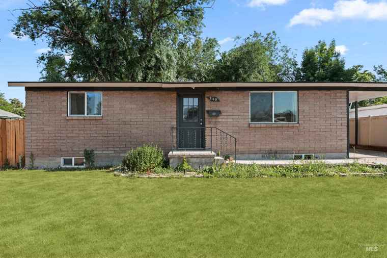 Photo of 240 Blaine Ave Nampa, ID 83651