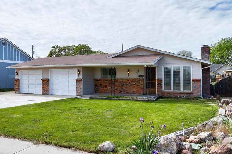 Photo of 207 Elmore Ave Nampa, ID 83651