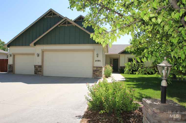 Photo of 1491 N Millstream Ct Nampa, ID 83686