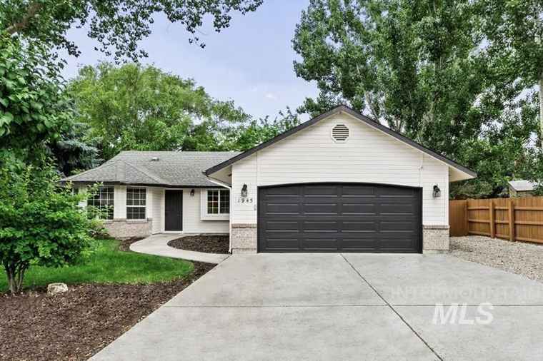 Photo of 1945 N Eagle Creek Way Eagle, ID 83616-6604