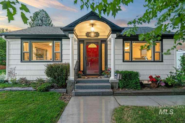 Photo of 6204 SW Butte St Boise, ID 83704-7526