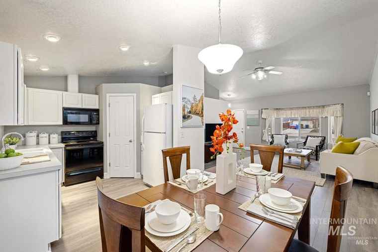 Photo of 628 Winter Pl Nampa, ID 83686