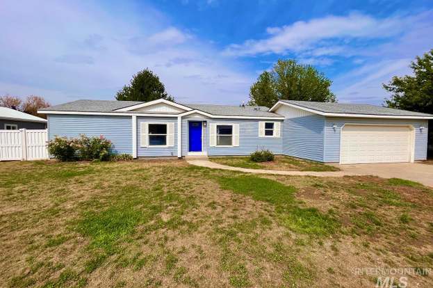 2403 Applewood Ave, Fruitland, ID 83619 | MLS# 98886188 | Redfin