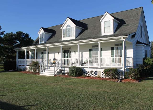 Property at 1409 Arbor Rd, Loris, SC 29569, 4 beds, 2.5 baths