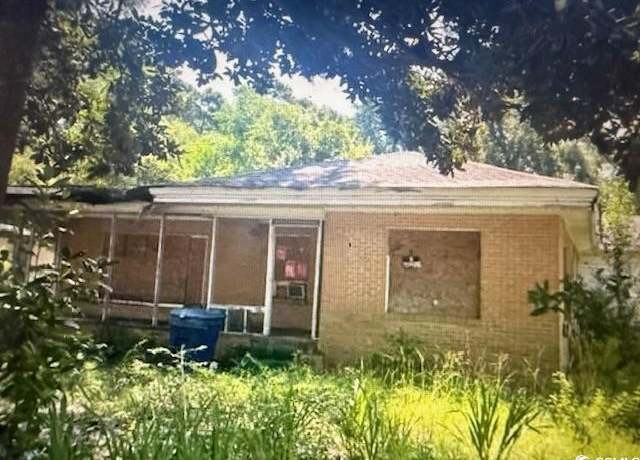 Property at 1104 Dunbar St, Myrtle Beach, SC 29577, 3 beds, 2.5 baths