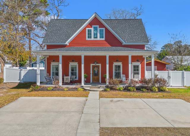 Property at 1608 25th Ave N, North Myrtle Beach, SC 29582, 5 beds, 2.5 baths