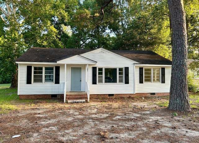 Property at 207 E Pickens St, Marion, SC 29571, 3 beds, 1 bath