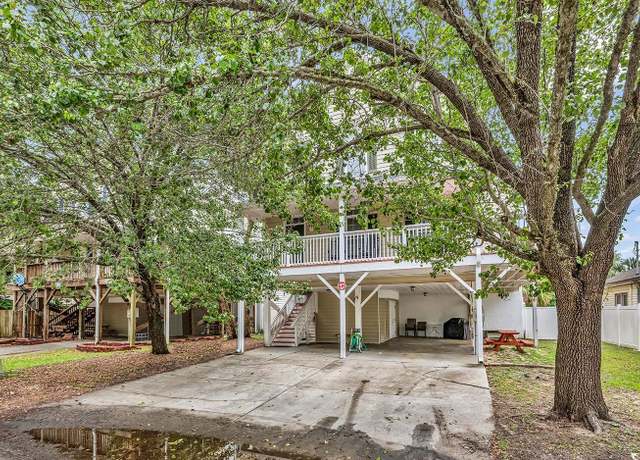 Property at 17 South Oak Dr, Surfside Beach, SC 29575, 3 beds, 2.5 baths