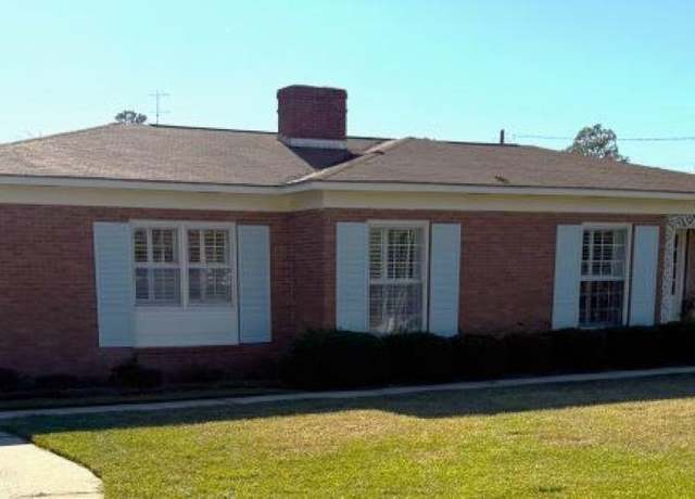 Property at 615 E Main St, Lake City, SC 29560, 3 beds, 2.5 baths