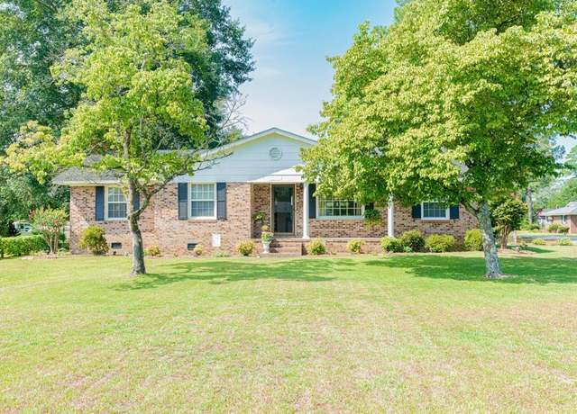 Property at 800 E Madison St, Dillon, SC 29536, 3 beds, 2 baths