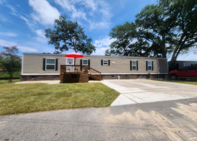 Property at 818 Wayne St, North Myrtle Beach, SC 29582, 2 beds, 2 baths