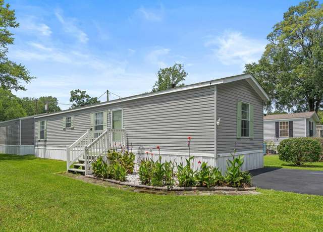 Property at 904 Periwinkle Pl, Myrtle Beach, SC 29577, 2 beds, 2 baths