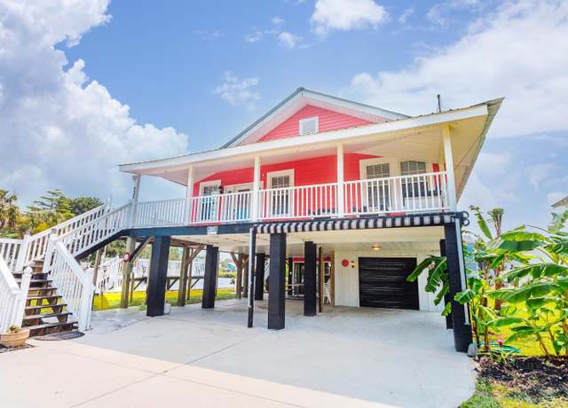 Property at 235 Calhoun Dr, Murrells Inlet, SC 29576, 3 beds, 1.5 baths