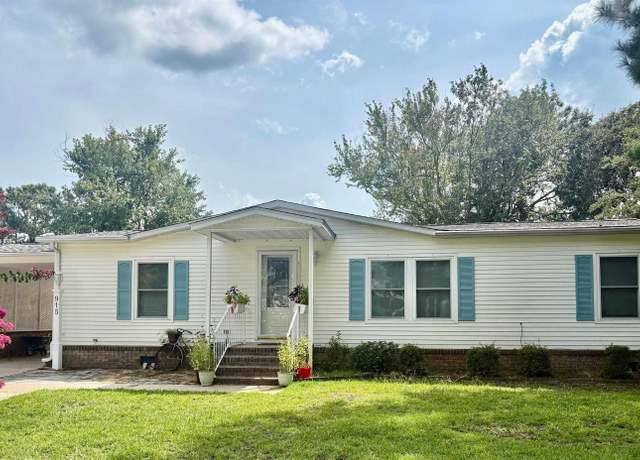 Property at 915 Grand Strand Trl, Murrells Inlet, SC 29576, 3 beds, 2 baths