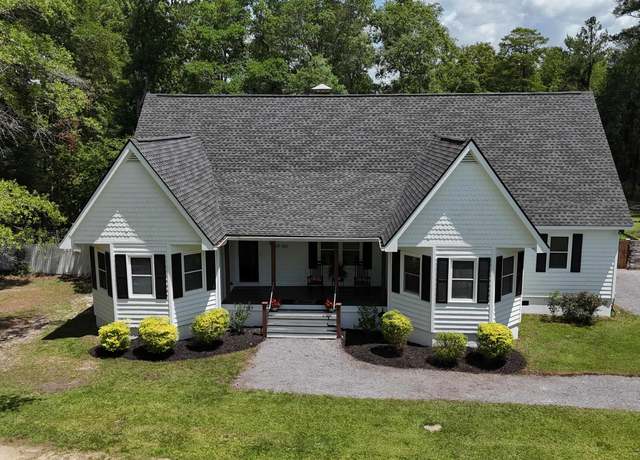 Property at 160 Comanche Dr, Georgetown, SC 29440, 5 beds, 3.5 baths
