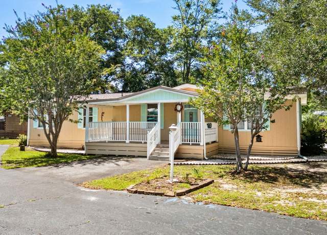 Property at 125 Moultrie Ct, Murrells Inlet, SC 29576, 3 beds, 2 baths