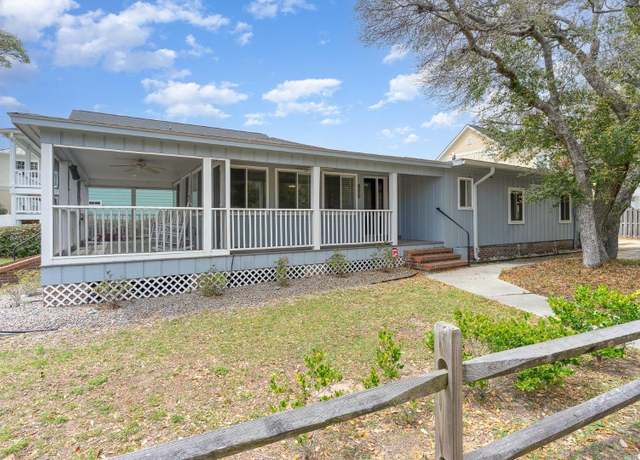 Property at 600 Hillside Dr S, North Myrtle Beach, SC 29582, 3 beds, 2.5 baths