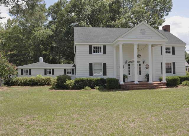 Property at 5632 Main St, Loris, SC 29569, 4 beds, 3 baths