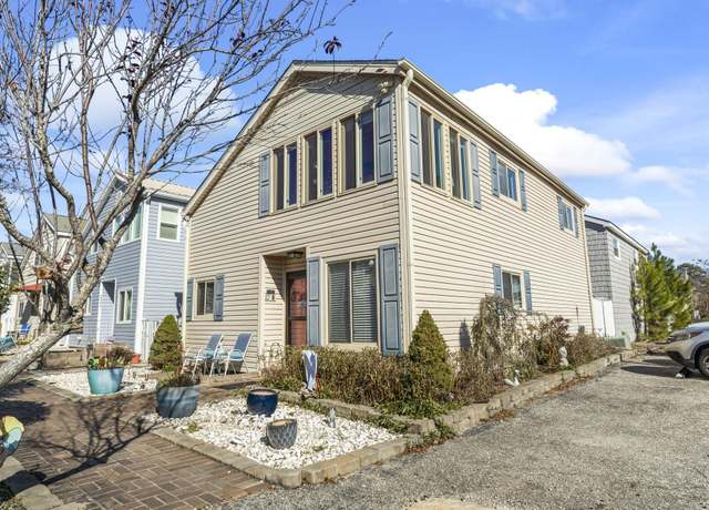 Property at 2402 Hillside Dr S, North Myrtle Beach, SC 29582, 3 beds, 2 baths