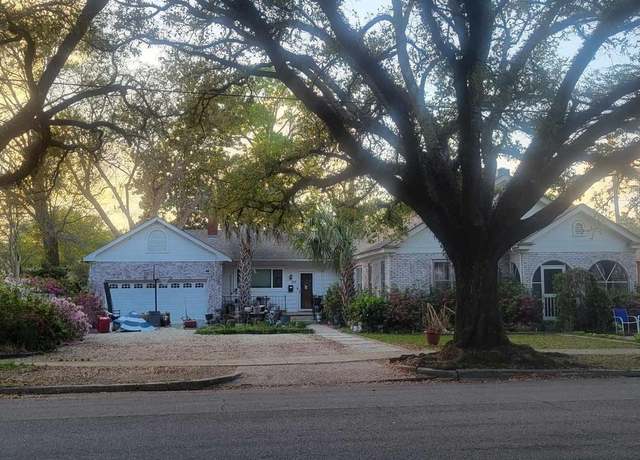 Property at 317 Saint James St, Georgetown, SC 29440, 6 beds, 5 baths