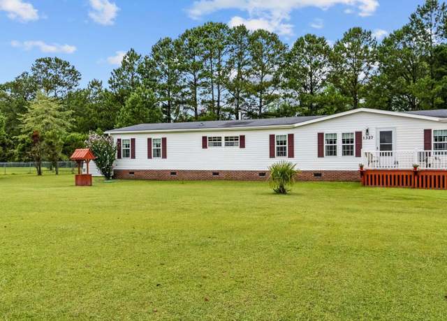 Property at 1327 Clearview Ct, Loris, SC 29569, 4 beds, 2 baths