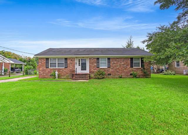 Property at 1003 Myrtle St, Mullins, SC 29574, 3 beds, 2 baths