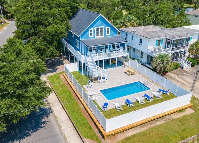 Property at 304 2nd Ave S, North Myrtle Beach, SC 29582, 6 beds, 4 baths