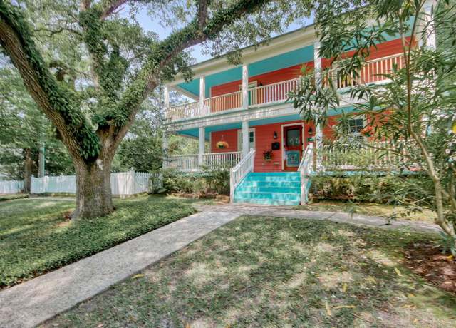 Property at 113 Historic District Meeting St, Georgetown, SC 29440, 2 beds, 2.5 baths
