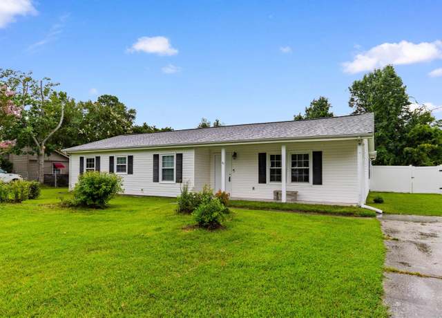 Property at 704 Bonnie Dr, Myrtle Beach, SC 29588, 4 beds, 2 baths