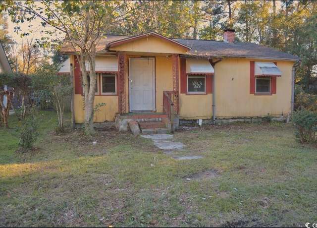 Property at 414 E Wine St, Mullins, SC 29574, 3 beds, 1 bath