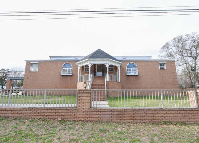 Property at 300 19th Ave S, Myrtle Beach, SC 29577, 4 beds, 3.5 baths