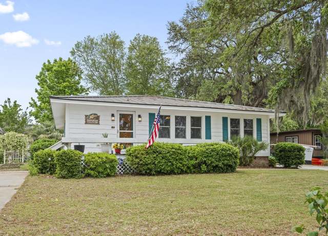 Property at 908 Wood St, North Myrtle Beach, SC 29582, 4 beds, 2 baths