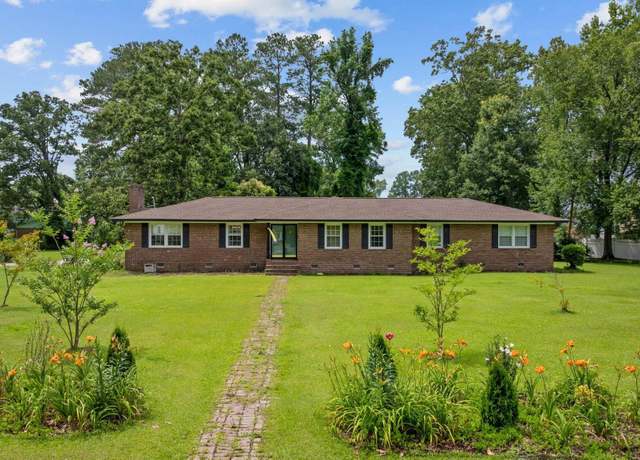 Property at 300 Crescent Dr, Conway, SC 29526, 5 beds, 3.5 baths
