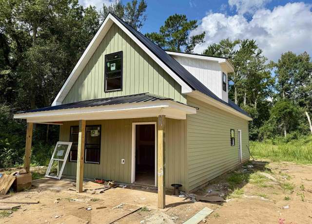 Property at 402 S Magnolia Ave, Andrews, SC 29510, 3 beds, 2.5 baths
