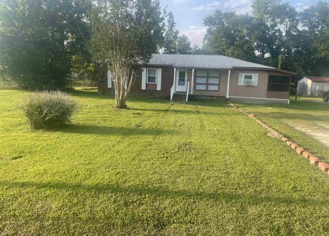 Property at 704 W Alder St, Andrews, SC 29510, 3 beds, 1 bath