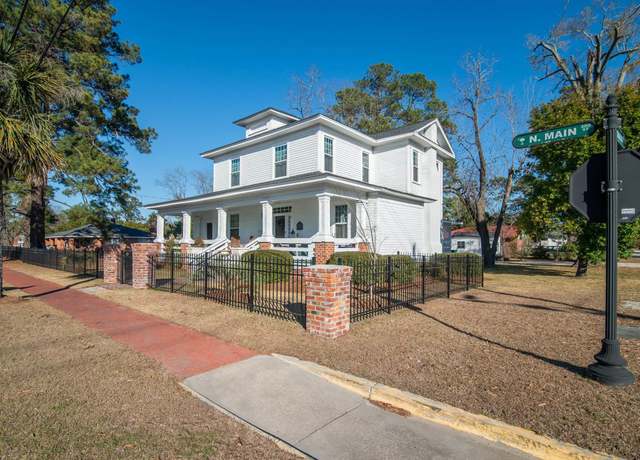 Property at 301 North Main St, Hemingway, SC 29554, 4 beds, 2.5 baths