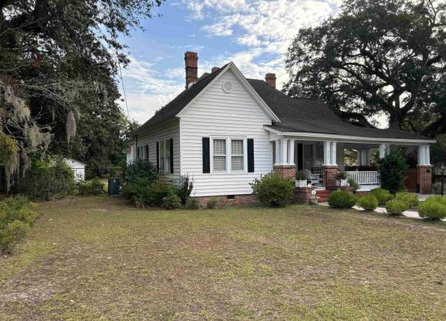 Property at 309 Kelly St, Kingstree, SC 29556, 3 beds, 1.5 baths
