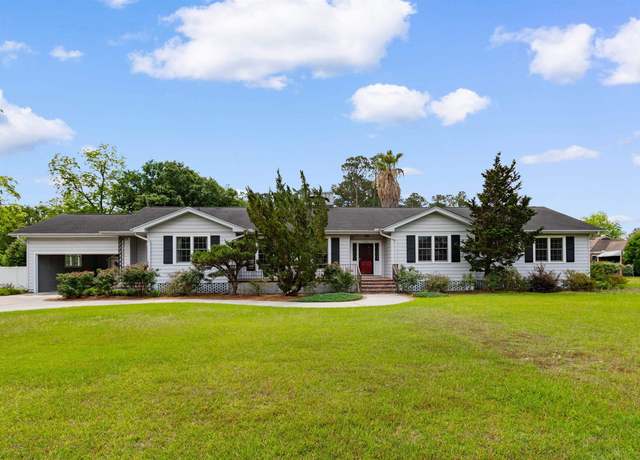 Property at 115 Ford Ave, Mullins, SC 29574, 4 beds, 3.5 baths