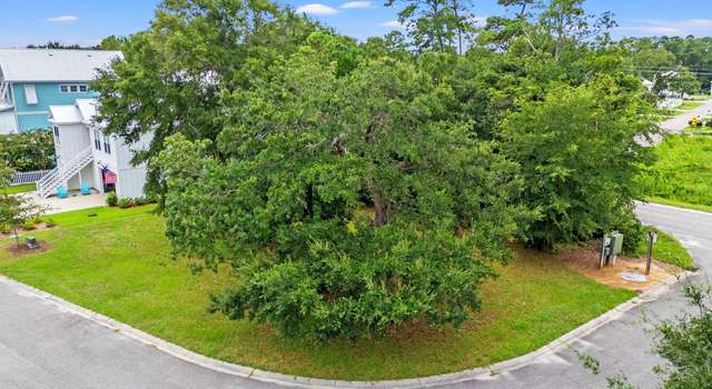 Photo of 32 Seagrass Ct, Pawleys Island, SC 29585