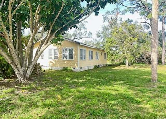 Property at 1240 29th St, Vero Beach, FL 32960, 3 beds, 1 bath