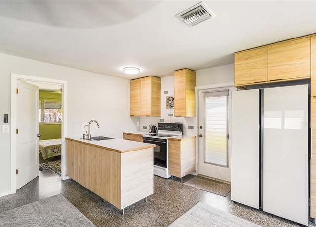 Property at 1481 3rd Ct, Vero Beach, FL 32960, 2 beds, 1 bath