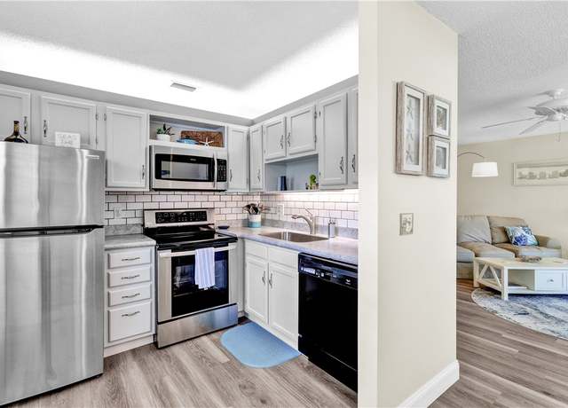 Property at 107 Spring Lake Ct #102, Vero Beach, FL 32962, 2 beds, 2 baths